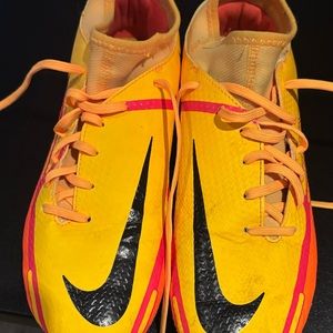 Nike phantom cleats boys size 6.5